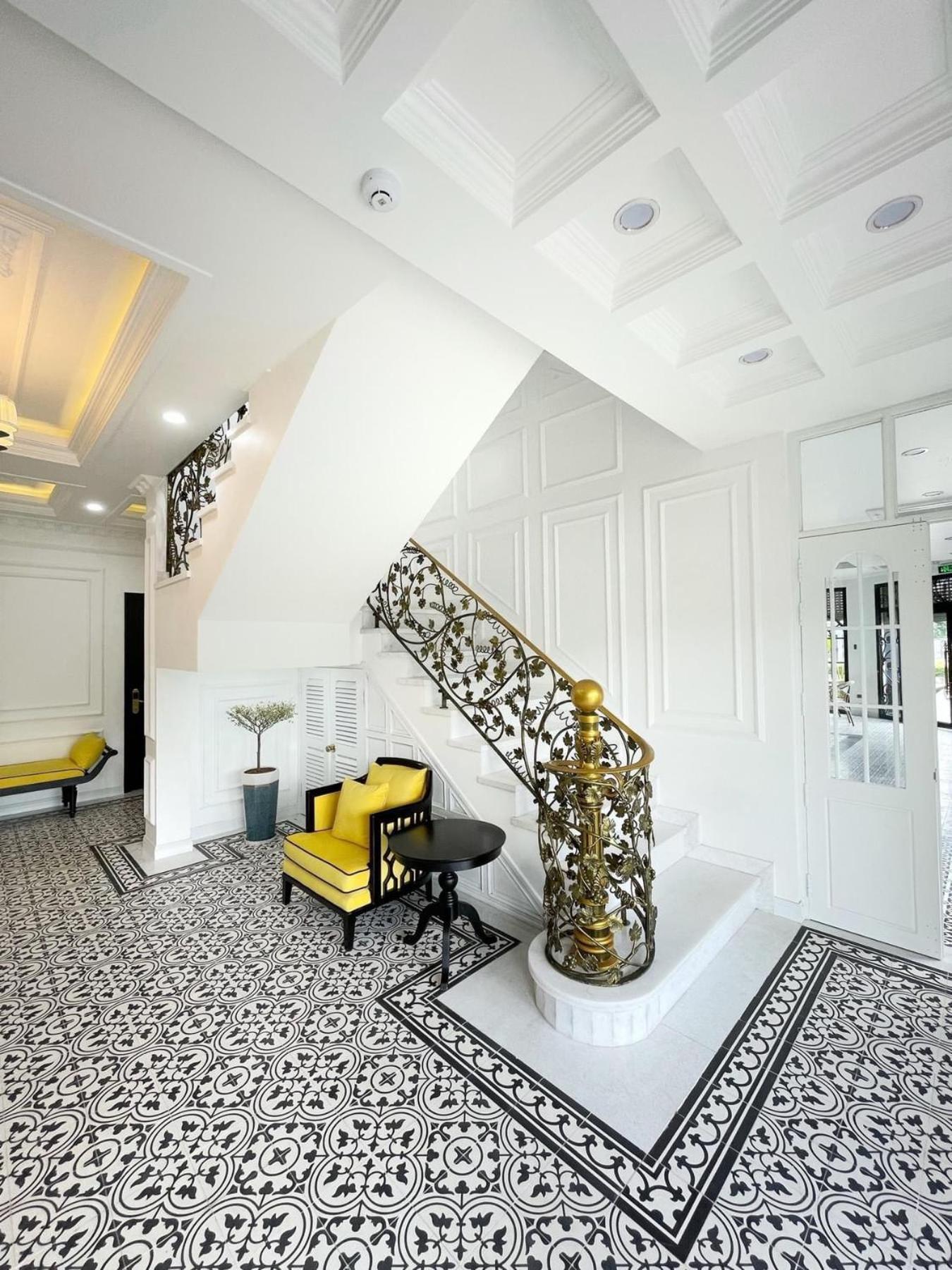 Paris Hotel & Cafe Vĩnh Long Buitenkant foto